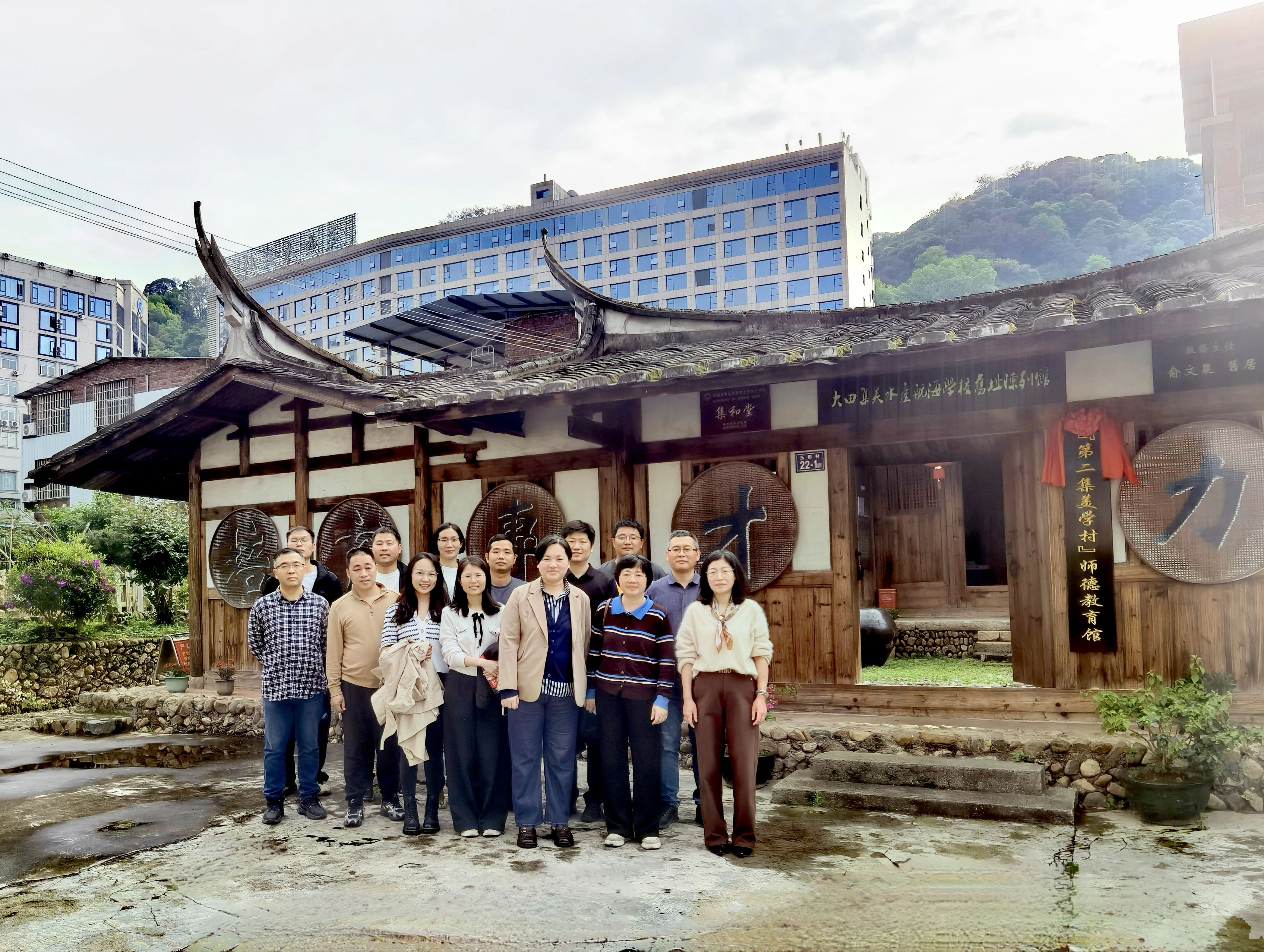 ����ȫ�ᾫ��ǿ�������µ�ʱ��ʹ���ٷ�չ������У����Ƶ�֧�����еרҵ��ѧ����...