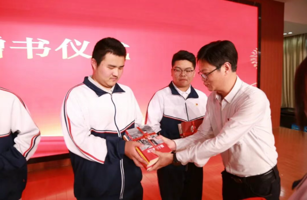 ��������թ����Ĺ��ã��ö�Խ�㡪����У��չȫ���Ķ����������ʽ